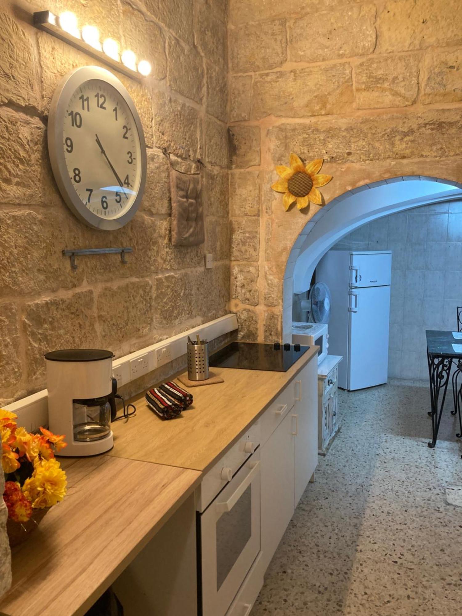 Charming Central Townhouse In Sliema Steps From Promenade And Sliema Ferry Exterior photo