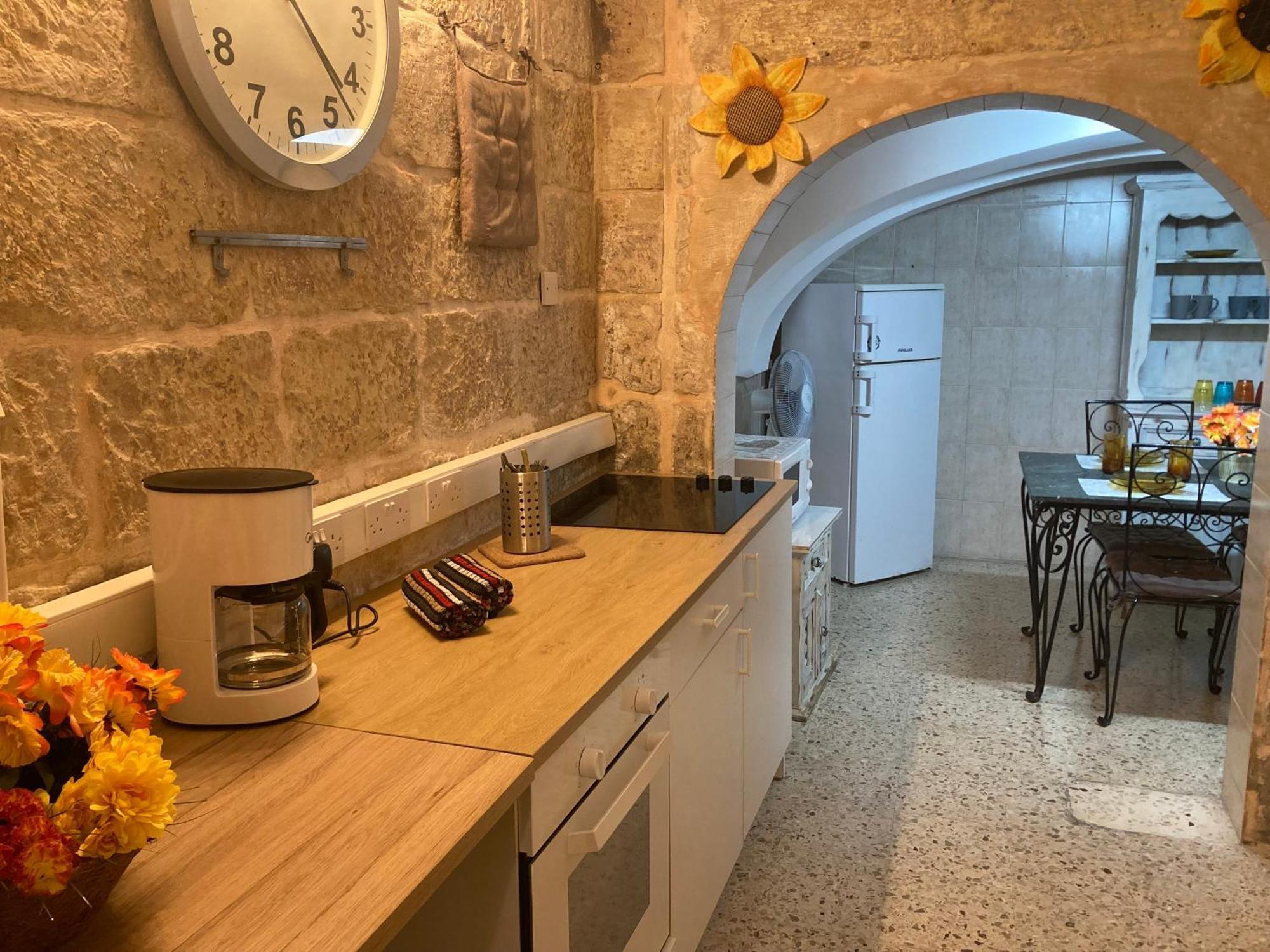 Charming Central Townhouse In Sliema Steps From Promenade And Sliema Ferry Exterior photo
